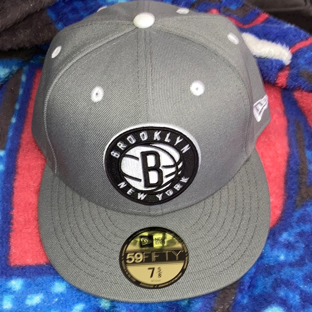 New Era 59Fifty Grey Men’s Brooklyn Nets Hat